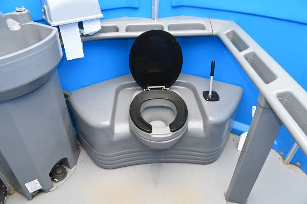 Best Portable restroom trailer rental  in Rolling Fork, MS
